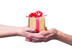 Vastu Tips: ગિફ્ટમાં જે આ વસ્તુઓ મળે તો સમજી લો કે, જીવનમાં શુભ ઘટનાના છે સંકેત