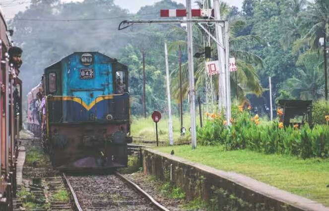 ਪਰ ਕੀ ਤੁਸੀਂ ਕਦੇ ਸੋਚਿਆ ਹੈ ਕਿ ਜਦੋਂ ਰੇਲਵੇ ਵਿੱਚ ਬਿਜਲੀ ਦੀ ਵਰਤੋਂ ਨਹੀਂ ਹੁੰਦੀ ਸੀ ਤਾਂ ਰੇਲ ਗੱਡੀਆਂ ਨੂੰ ਲਾਲ ਅਤੇ ਹਰੇ ਸਿਗਨਲ ਕਿਵੇਂ ਮਿਲਦੇ ਸਨ? ਅੱਜ ਅਸੀਂ ਤੁਹਾਨੂੰ ਉਸੇ ਪੁਰਾਣੀ ਤਕਨੀਕ ਬਾਰੇ ਦੱਸਾਂਗੇ।