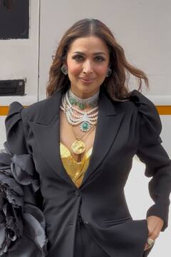 पैंटसूट संग संग हैवी ज्वेलरी पहने शूटिंग पर स्पॉट हुईं मलाइका अरोड़ा, स्टाइल पर आप भी हो जाएंगे फिदा