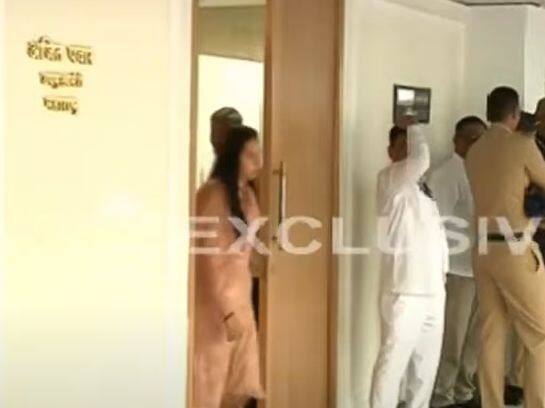 शिंदेंच्या आमदारांशिवायच रायगड जिल्हा वार्षिक नियोजनाची बैठक पार पडल्यानं राजकीय वर्तुळात शिवसेना आणि राष्ट्रवादीच्या नाराजीची चर्चा सुरू आहे.