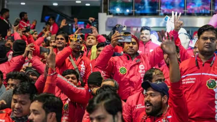 তাদের সামাজিক সুরক্ষা প্রকল্পের অধীনে আনা হবে, গিগকর্মীরা পাবেন স্বাস্থ্যবিমার সুবিধে। এমনকী তাদের জন্য পেনশনের ব্যবস্থাও করা হয়েছে।