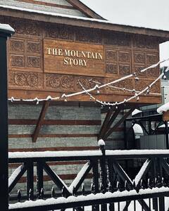 Kangana Ranaut Radiates Grace In Traditional Attire At Her Scenic Manali Cafe, See Pics