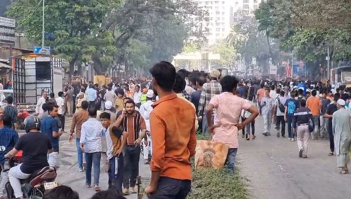 10 ते 12 सिलेंडर या आगीमध्ये ब्लास्ट झाले आहे.