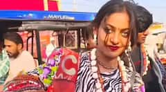 कुंभमेळ्यातल्या मोनालिसाचं नव्यानं नशीब पालटलं, क्षणात झाली लखपती, मिळाली 'ही' मोठी ऑफर!