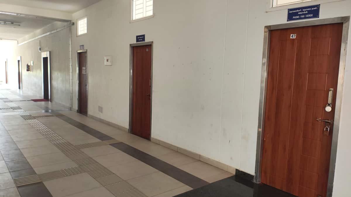 வெறிச்சோடிய மயிலாடுதுறை ஆட்சியர் அலுவலகம் - இதான் காரணம்..!