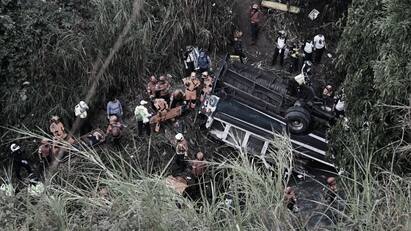 atleast 51 Dead After Bus Plunges Into Ravine In Guatemala detail in tamil Bus Accident: கோர விபத்து..! கவிழ்ந்த பேருந்து, எடுக்க எடுக்க கிடைத்த பிணங்கள் - 51 சடலங்கள் கண்டெடுப்பு