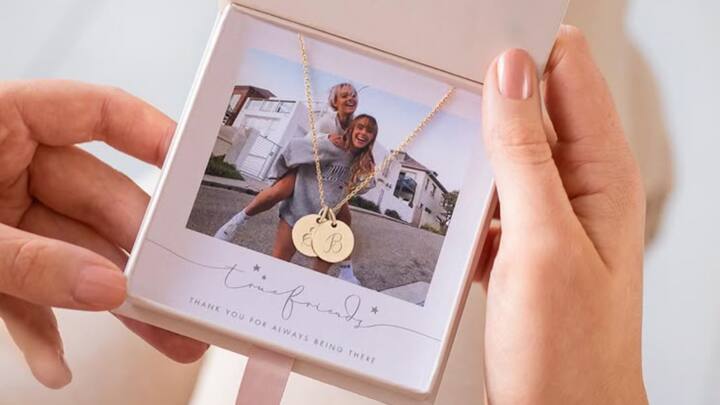 6. Personal Jewelry: Personal jewelery may have engraved necklaces, earrings or bracelets. These pieces of jewelery show a deep emotional connect. They remind them of special moments that you have shared with your loved one. (Image Source: Pinterest/bloomboutique_uk)