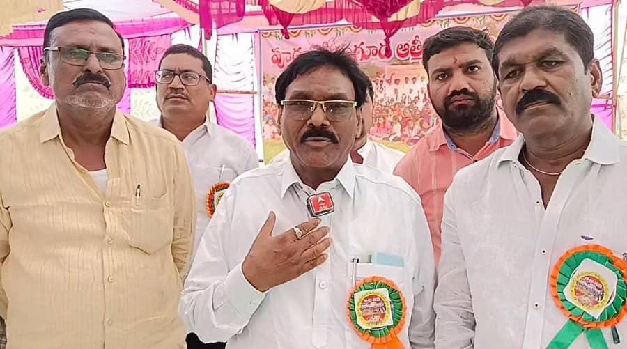 Viral News: స్కూల్, కాలేజీ ఫ్రెండ్స్ గెట్ టుగేదర్ చూశారు, 40 ఏళ్ల తరువాత ఓ గ్రామ ప్రజల గెట్ టుగేదర్ చూస్తే వావ్!