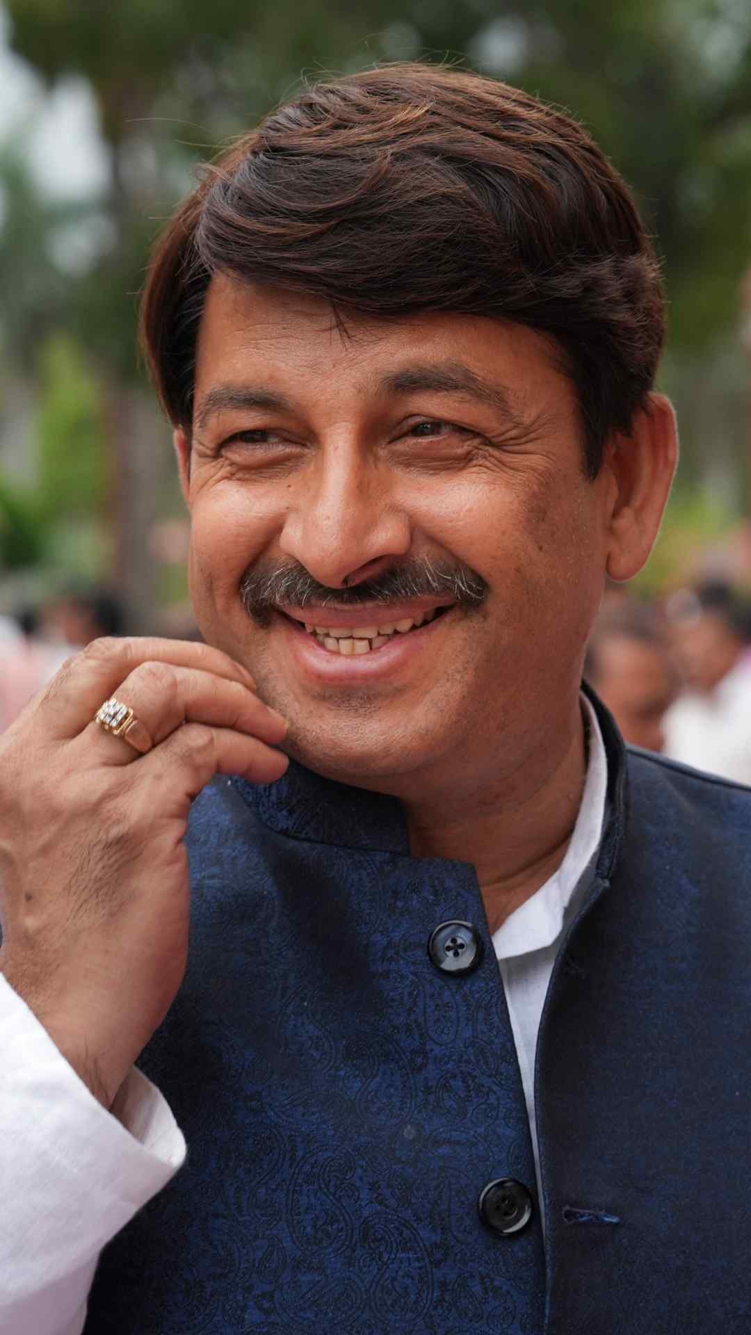 साथ ही साथ मनोज तिवारी बीजेपी के बड़े नेता भी हैं