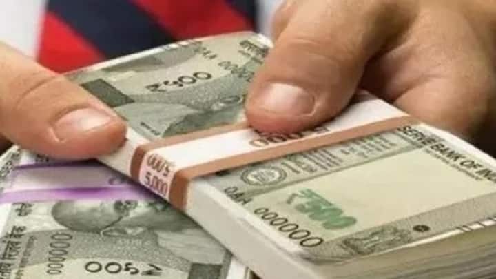 SBI ની હર ઘર લખપતિ યોજના એક રિકરિંગ ડિપોઝિટ (RD) યોજના છે જેમાં ગ્રાહકોએ દર મહિને એક નિશ્ચિત રકમ જમા કરાવવાની હોય છે અને ચોક્કસ સમયગાળા પછી વળતર મેળવવું પડે છે.