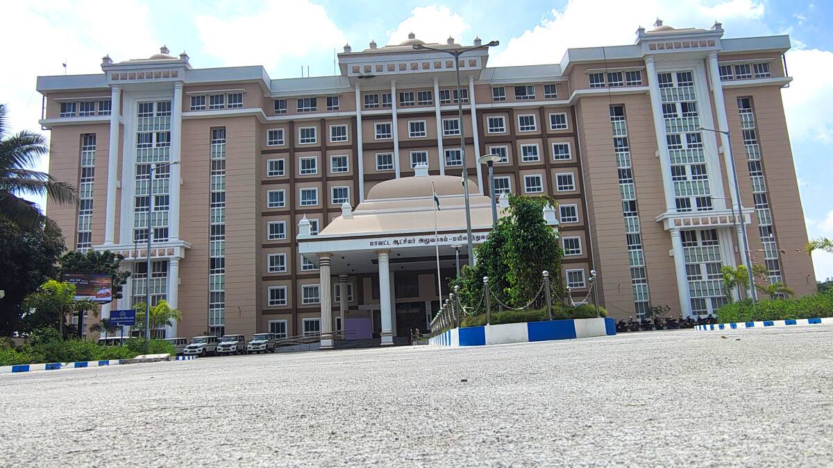 வெறிச்சோடிய மயிலாடுதுறை ஆட்சியர் அலுவலகம் - இதான் காரணம்..!