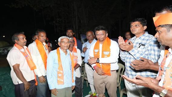 નવસારી જિલ્લા કોંગ્રેસમાં ચૂંટણી પહેલા મોટુ ભંગાણ, 30થી વધુ કાર્યકરો BJPમાં જોડાયા