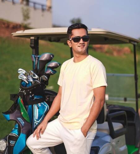 कृष्णराज महाडिक आणि रिंकू राजगुरूचा एकत्र फोटो पाहून चाहत्यांचा आनंद गगनात मावेनासा झाला आहे. चाहत्यांनी कमेंट करुन दोघांचं अभिनंदन करण्यास सुरुवात केली आहे.