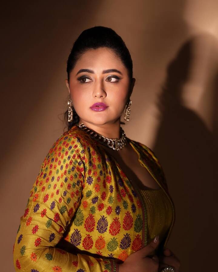 रश्मि देसाई 13 फरवरी को अपना 39वां बर्थडे सेलिब्रेट करने जा रहे हैं. ऐसे में हम आपको एक्ट्रेस की लाइफ के उस पहलू से रूबरू करवा रहे हैं. जो आपने शायद ही पहले कभी सुना होगा.