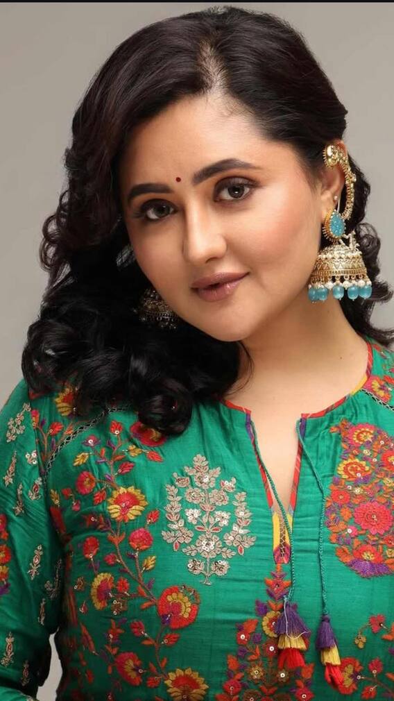 रश्मि देसाई ने शादी के प्लान्स पर तोड़ी चुप्पी, कहा- 'मुझे भरोसा है कि सही इंसान मिलेगा'