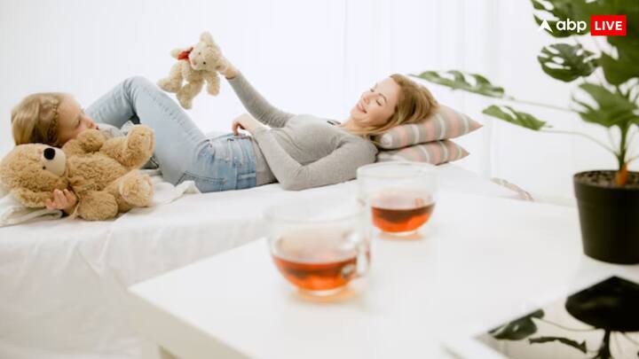 नौकरी करने वाले लोगों का सबसे बड़ा दुख छुट्टी ही होती है. क्योंकि उन्हें अपने काम से छुट्टी नहीं मिलती है. लेकिन वीकेंड आने पर वो दो दिनों के लिए खुश हो जाते हैं, क्योंकि इन दो दिनों में कोई काम नहीं होता है.