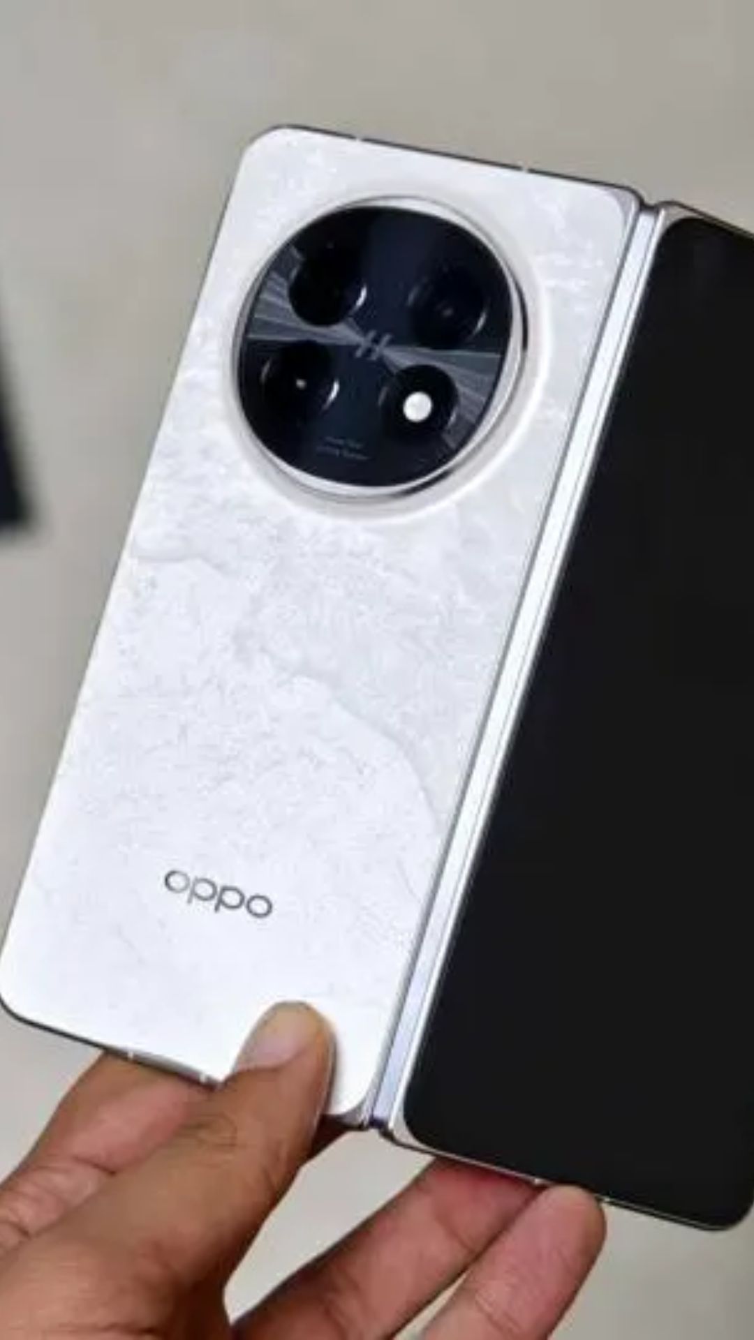 Oppo कंपनी अपने इनोवेशन के लिए जानी जाती है और यह मार्केट में कुछ न कुछ नया करती रहती हैं.