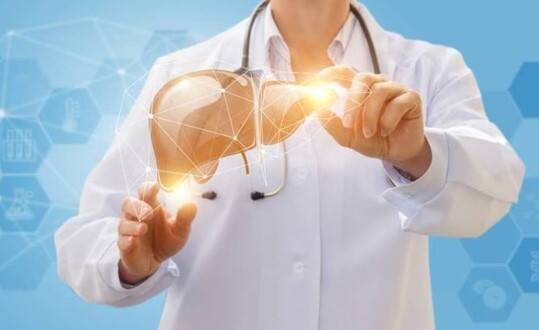 બિનઆરોગ્યપ્રદ જીવનશૈલી અને ખાવાની ખરાબ ટેવોની સીધી અસર લીવર પર પડે છે. જો કોઈ વ્યક્તિ ખાવામાં બેદરકાર હોય તો તેનો માર લીવરને ભોગવવો પડે છે. લીવર સંબંધિત બીમારીઓ આજકાલ ખૂબ જ વધી ગઈ છે.