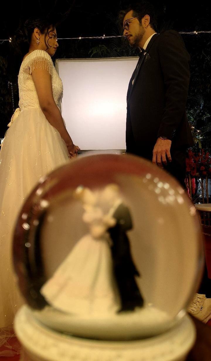 शेवटी एजे स्वतः उपाशी राहण्याचा निश्चय करतो, आता मात्र लीलाचा नाईलाज होतो. पण ती आपल्या म्हणण्यावर ठाम आहे. ती एजेला म्हणते मला प्रपोज करावंच लागेल.