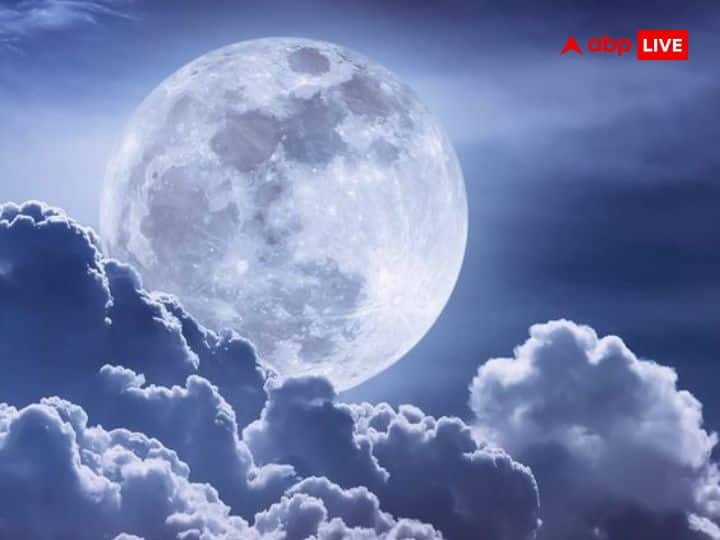 बुधवार 12 फरवरी 2025 को माघ पूर्णिमा है. माघ पूर्णिमा पर वैसे तो स्नान, व्रत और का विशेष महत्व होता है. साथ ही इस दिन मां लक्ष्मी, चंद्रदेव और विष्णुजी की पूजा भी की जाती है. माघ पूर्णिमा पर कुछ उपाय करने से मां लक्ष्मी प्रसन्न होकर आशीर्वाद देती हैं.