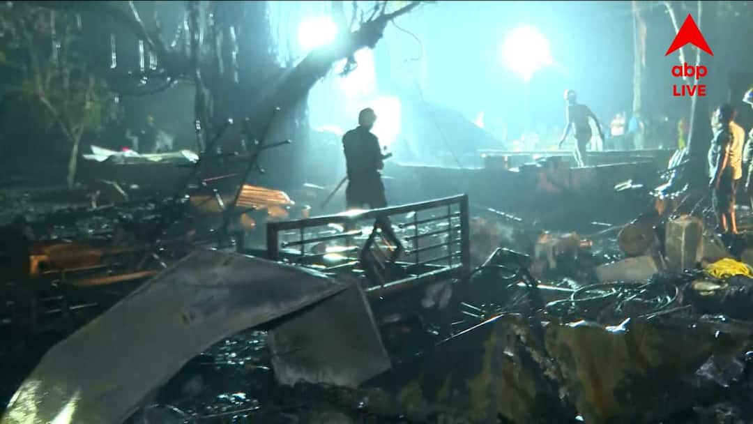 Fires broke out in two parts of the city within a few hours Kolkata Fire: শহরের দুই প্রান্তে অগ্নিকাণ্ড, তারাতলায় ভস্মিভূত ঝুপড়ি, চাউল পট্টি রোডে ভ্যাটে আগুন