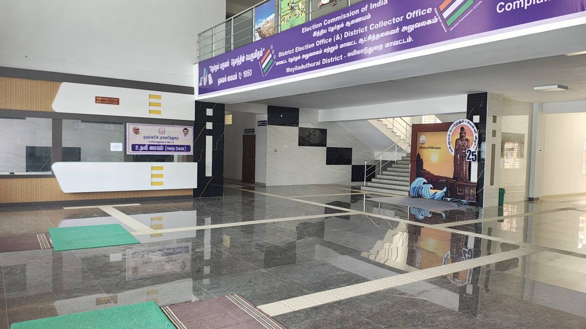 வெறிச்சோடிய மயிலாடுதுறை ஆட்சியர் அலுவலகம் - இதான் காரணம்..!