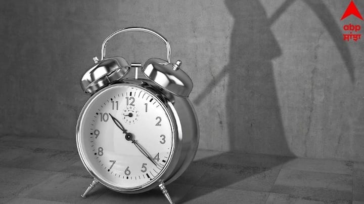 AI Clock Predicts Your Death Date: ਪਿਛਲੇ ਕੁਝ ਸਾਲਾਂ ਵਿੱਚ, AI ਲਗਭਗ ਹਰ ਖੇਤਰ ਵਿੱਚ ਮੌਜੂਦ ਹੈ। ਅਜਿਹੀ ਸਥਿਤੀ ਵਿੱਚ, ਜੇਕਰ ਅਸੀਂ ਤੁਹਾਨੂੰ ਦੱਸੀਏ ਕਿ ਇੱਕ ਘੜੀ ਹੈ ਜੋ ਤੁਹਾਡੀ ਮੌਤ ਦਾ ਸਮਾਂ ਦੱਸੇਗੀ, ਤਾਂ ਕੀ ਹੋਵੇਗਾ?