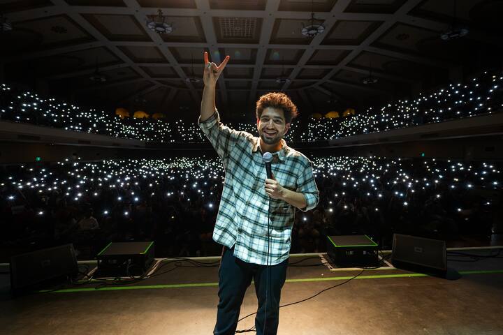 रणवीर इलाहाबादिया और समय रैना पर बीएनएस 2023 की धारा 79 के तहत मामला दर्ज किया गया है, इस धारा में किसी महिला का अपमान करने के लिए किसी शब्द को प्रयोग किया गया हो, इशारा किया गया हो या कुछ काम किया हो तो 3 साल की जेल और जुर्माना लगाया जाता है.