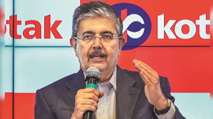 कोटक महिंद्रा बँकेतीच ऑनलाईन नवीन ग्राहक जोडणी आणि नवीन क्रेडिट कार्ड जोडणीवर आरबीआयने एप्रिल 2024 मध्ये निर्बंध आणले होते. आता, कोटक महिंद्रा बँकेला आरबीआयने दिलासा दिला आहे.