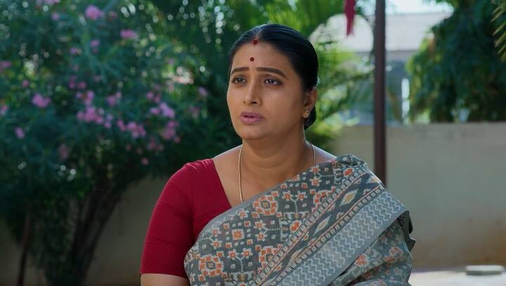 ఈ మాటలు విన్న కాంచన.. తాను చేసిన సాయానికి మనం థ్యాంక్స్ చెప్పాలి. తన వల్లే శౌర్య ఈరోజు ఇంట్లో తిరుగుతుంది. నన్ను కావేరి ఇంటికి తీసుకెళ్లు అని అడుగుతుంది కాంచన.(Image Credit: Disney Plus Hotstar/ Star Maa)