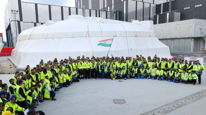 பிரான்ஸ் அதிபர் இம்மானுவேல் மேக்ரானுடன், காடராச்சியில் உள்ள சர்வதேச தெர்மோநியூக்ளியர் பரிசோதனை உலைக்கு (ITER) சென்றேன். இந்த திட்டத்தில் பணிபுரியும் குழுவிற்கு பாராட்டுகள், இது எதிர்காலத்திற்கான நிலையான ஆற்றலை பிரதிபலிக்கிறது.