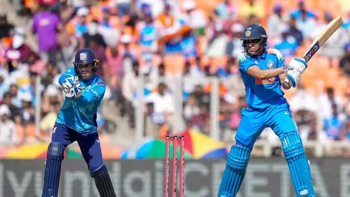 প্রথম ব্যাটার হিসাবে তিনি আমদাবাদে তিন ফর্ম্যাটেই সেঞ্চুরি হাঁকালেন।