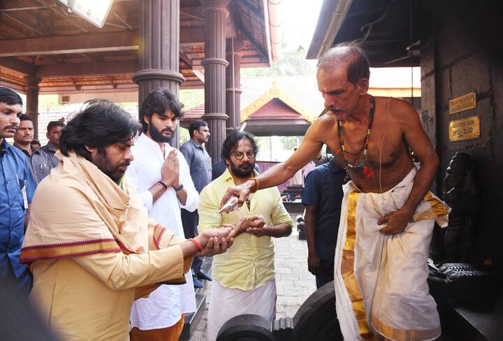 దక్షిణాది ఆలయాల ఆధ్యాత్మిక యాత్ర చేపట్టిన పవన్ కళ్యాణ్ వెంట ఆయన తనయుడు అకీరా నందన్ ఉన్నాడు. దాంతో ఈ ఫొటోలు వైరల్ అవుతున్నాయి.