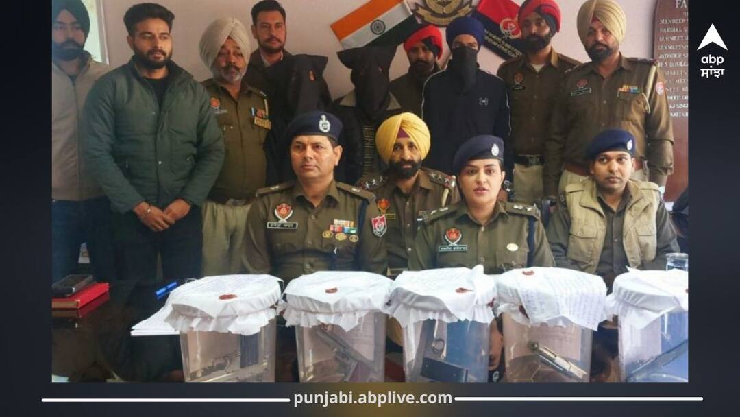 Fatehgarh Sahib Police Achieves Major Success, Two Gangsters of arsh dalla gang Arrested, Large Cache of Illegal Weapons Seized Punjab News: ਪੰਜਾਬ ਪੁਲਿਸ ਦੇ ਹੱਥ ਵੱਡੀ ਕਾਮਯਾਬੀ, ਗੈਂਗਸਟਰ ਅਰਸ਼ ਡੱਲਾ ਦੇ 2 ਗੁਰਗੇ ਕੀਤੇ ਕਾਬੂ, ਵੱਡੀ ਗਿਣਤੀ 'ਚ ਨਜਾਇਜ਼ ਹਥਿਆਰ ਬਰਾਮਦ