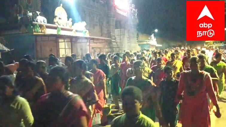 Thai Pournami Sirkazhi sattainathar Temple large number of devotees girivalam tnn தை பெளர்ணமி  - சிவாய நம ஓம் என்ற மந்திரங்கள் முழங்க பக்தி பரவசம் பொங்க கிரிவலம் சென்ற பக்தர்கள்...!
