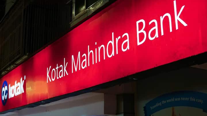 बँकींग क्षेत्रातील नावाजलेल्या कोटक महिंद्रा बँकेला रिझर्व्ह बँकेना दणका दिला होता, बँकेच्या काही ऑनलाईन सेवांवर निर्बंध आणण्यात आले होते.