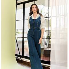 PHOTO: अदिती राव हैदरीचा क्युट अंदाज; डेनिम जम्पसूटमध्ये दिसतेय खास!