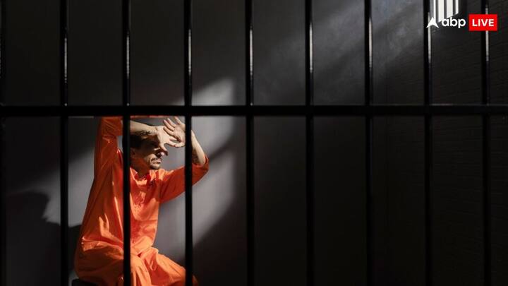 क्या आप जानते हैं कि मौत की सजा देने के लिए हर देश में अलग-अलग कानून हैं. कुछ देशों में मौत की सजा देने के लिए फांसी दी जाती है, तो कुछ जगहों पर गोली से मारा जाता है.