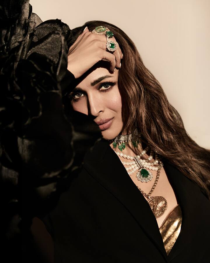 चाहत्यांना देखील अभिनेत्रीचा लूक आवडला आहे.