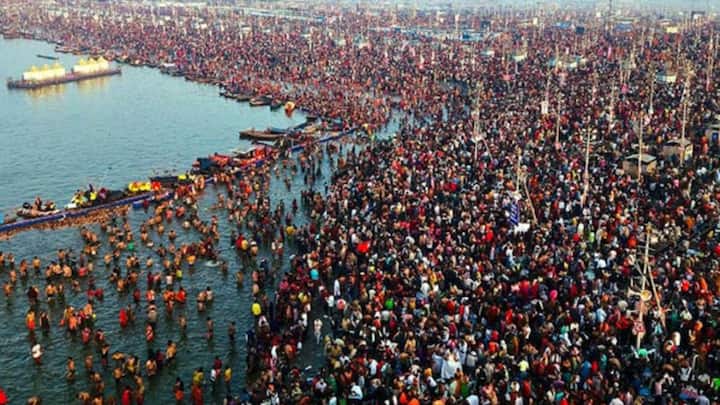 वरिष्ठ पुलिस अधीक्षक (एसएसपी) कुंभ राजेश द्विवेदी ने कहा, 'श्रद्धालुओं का आवागमन सुचारू रूप से हो रहा है और हम भीड़ वाली सभी जगहों पर सतर्कता बरत रहे हैं. हमने इस बार सभी व्यवस्थाएं और मजबूत की हैं.'