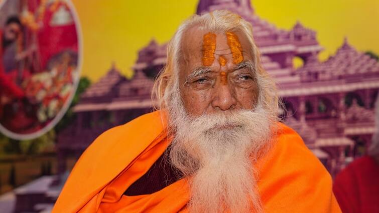 राम मंदिर के मुख्य पुजारी आचार्य सत्येंद्र दास जो रामलला को गोद में लेकर भागे थे