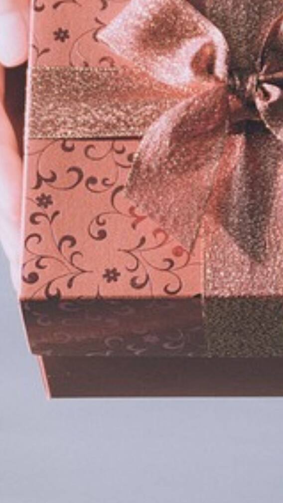 காதலர் தினம் - அன்புக்குரியவர்களுக்கு என்ன பரிசளிக்கலாம்?