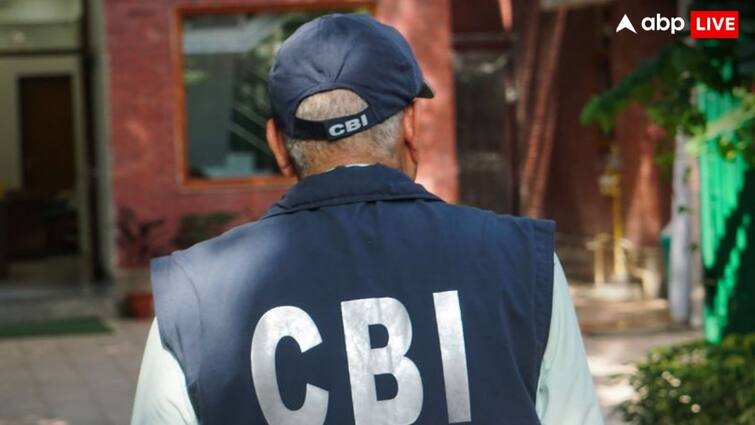 CISF sub-inspector accused of taking bribe CBI raids the premises of the accused ann CBI on bribe case: CISF के सब-इंस्पेक्टर पर 10,000 रिश्वत लेने का आरोप, CBI ने आरोपी के ठिकानों पर की छापेमारी