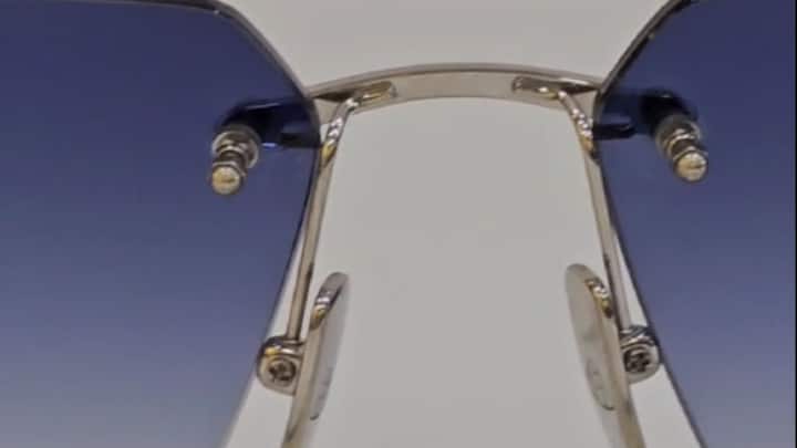 तर तो दुरुस्तीसाठी हर्षने विक्रेत्याच्या साहत्याने अडीज लाख रुपयांमध्ये जर्मनीला पाठवला होता.