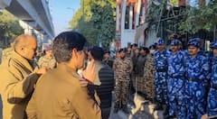 जामिया मिल्लिया इस्लामिया में छात्रों का प्रदर्शन, पुलिस ने कई छात्रों को हिरासत में लिया