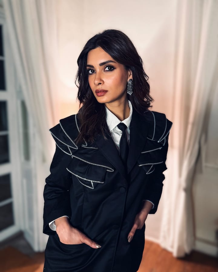 छावा हा चित्रपट छत्रपती संभाजी महाराज यांच्या जीवनावर आधारलेला आहे. विकी कौशल याने संभाजी महाराज यांचे पात्र साकारलेले आहे. तर रश्मिका मंदाना महाराणी येसुबाई यांच्या भूमिकेत दिसेल.