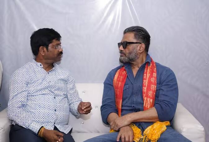 સુનિલ શેટ્ટીએ મહાકુંભ વિસ્તારના સેક્ટર 24માં નંદી સેવા સંસ્થાનના શિબિરમાં ઘણો સમય વિતાવ્યો હતો. અહીં તેઓ ઉત્તર પ્રદેશ સરકારના ઔદ્યોગિક વિકાસ મંત્રી નંદ ગોપાલ ગુપ્તા નંદી તેમજ અન્ય લોકોને મળ્યા હતા. સુનિલ શેટ્ટીએ અહીં ભોજન પણ જમ્યા હતા.