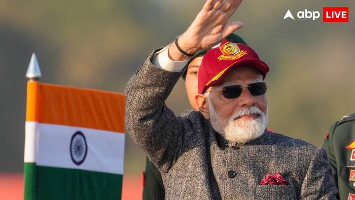 13.2% लोगों ने मोदी सरकार के तहत राजनीतिक स्थिरता को सबसे बड़ी उपलब्धि माना. 10.6% लोगों ने भ्रष्टाचार मुक्त सरकार को, 10.1% ने 'मेक इन इंडिया' अभियान को, 8.6% ने बुनियादी ढांचे के विकास को, 7.4% ने कल्याणकारी योजनाओं को और 7.3% ने अनुच्छेद 370 हटाने को सरकार की बड़ी उपलब्धि माना.