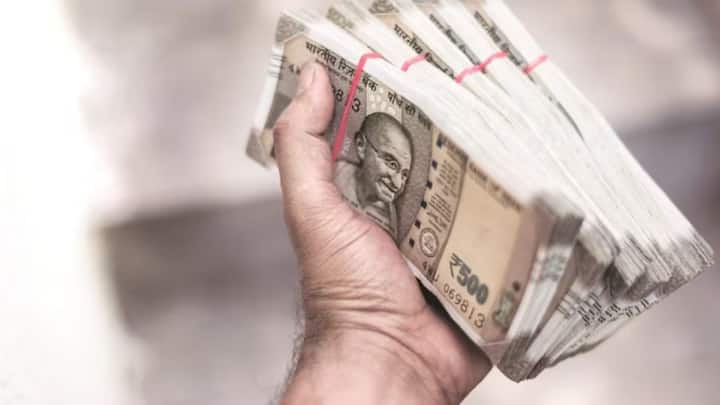 इसके अलावा निम्न आय वर्ग यानी LIG वर्ग के लिए सालाना इनकम 3 लाख रुपये से लेकर 6 लाख रुपये तक ही होना चाहिए. तो वहीं मध्यम आय वर्ग-I (MIG-I) में सालाना इनकम 6 लाख रुपये से लेकर 12 लाख रुपये तक होनी चाहिए.