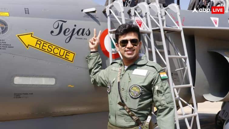 BJP MP Surya flies in HTT 40 Trainer in Aero India know whether a common man can also fly a fighter jet बीजेपी सांसद सूर्या ने HTT-40 Trainer उड़ाकर दिखाया 'तेजस्वी' अवतार, क्या आम आदमी भी उड़ा सकता है फाइटर जेट?